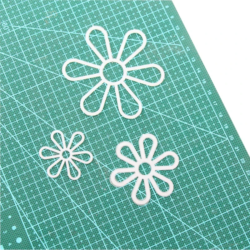50-Pack Plastic Six Petal Flower Weaving DIY Craft Accessories