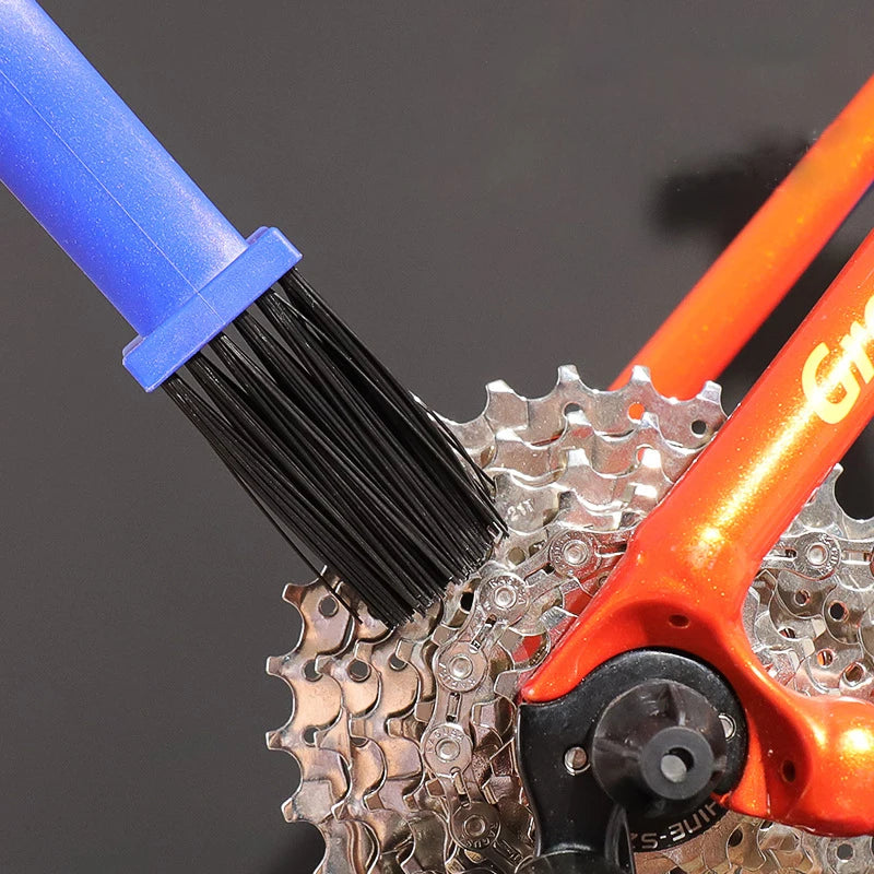 Motorcycle Chain Scrubber Brush – Angled Stiff Bristles