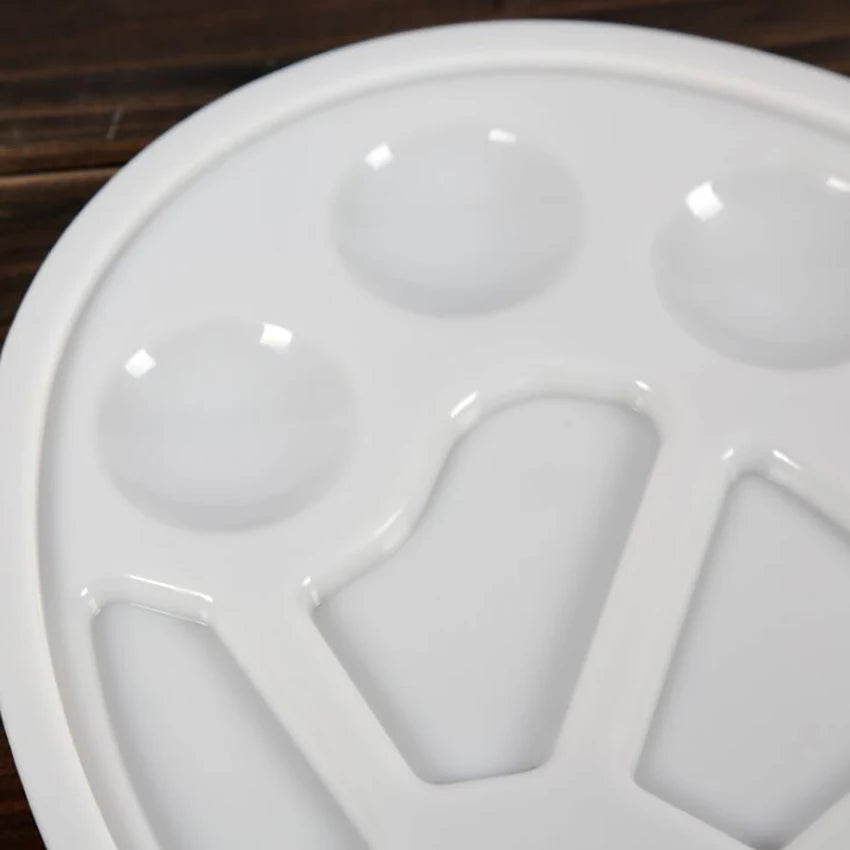 White Plastic Artist Paint Palette – 10-Well Thumb Hole