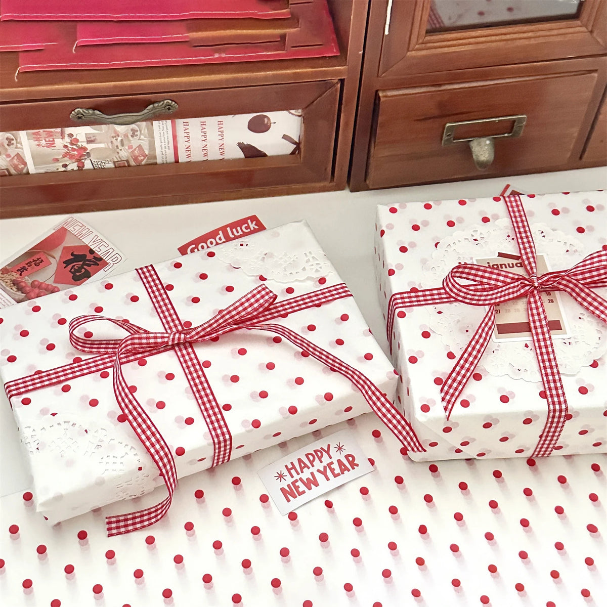 10-Sheet Polka Dot Pearl Flower & Gift Wrapping Paper Set
