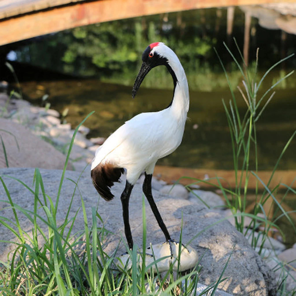 Realistic Bird Garden Statue – Weather-Resistant Outdoor Ornament