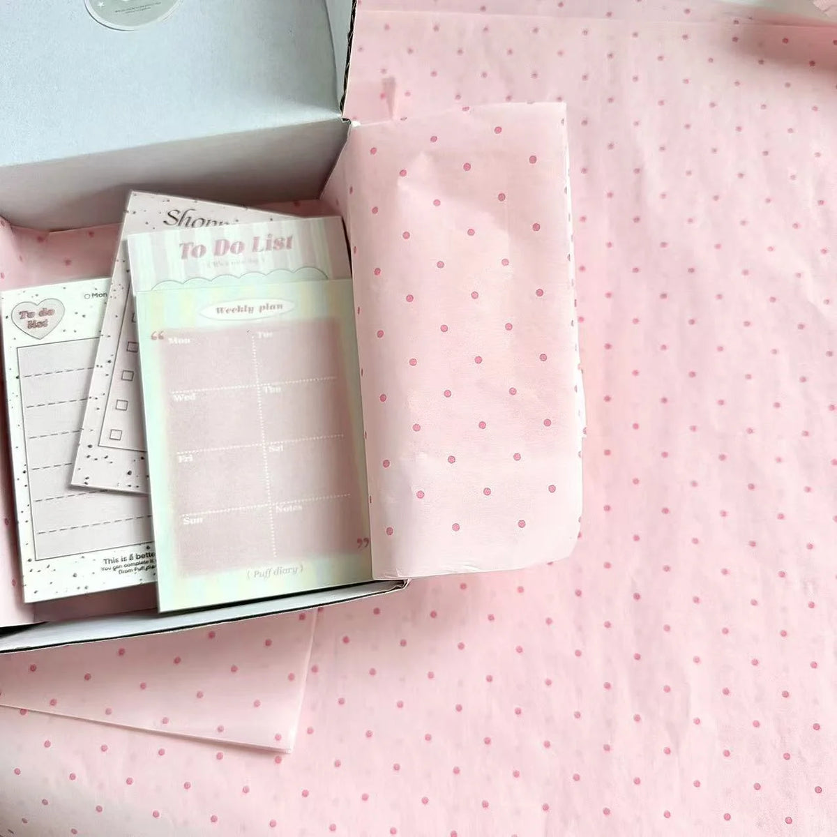 Pink Wavy Dots Gift Wrapping Paper – 10-Pack DIY Bouquet Wrap