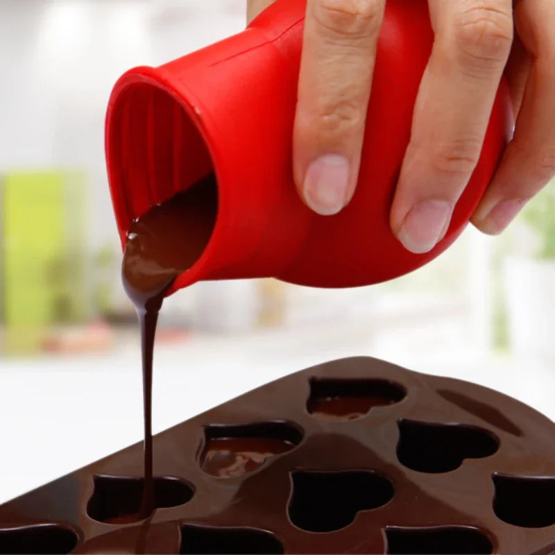 Silicone Chocolate Melting Pot with Lid & Pouring Lip