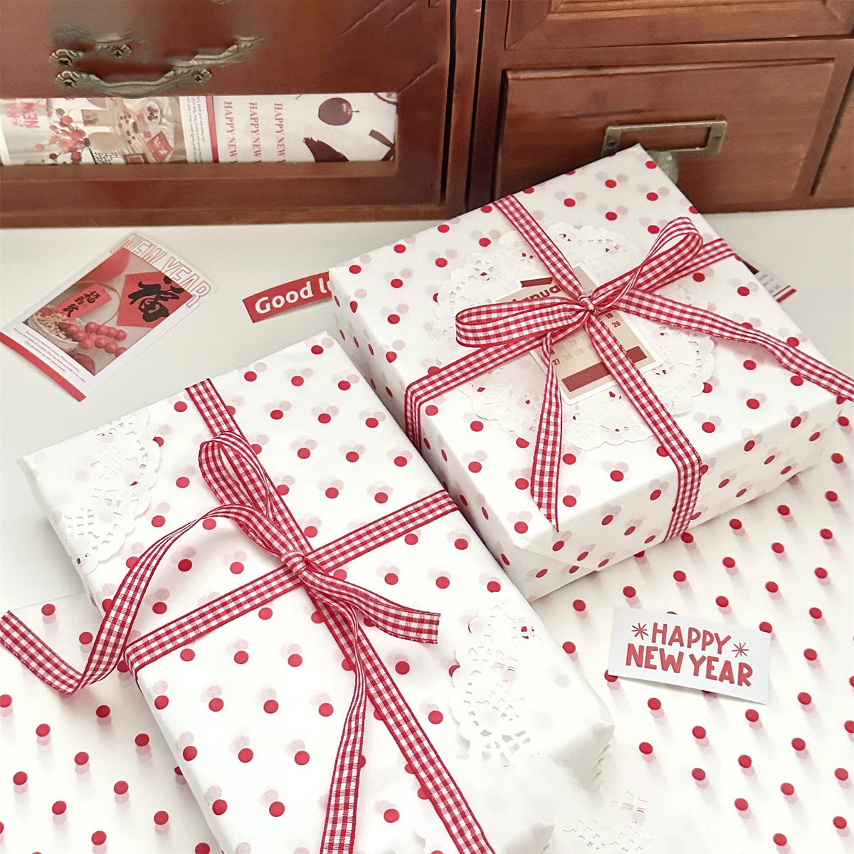 10-Sheet Polka Dot Pearl Flower & Gift Wrapping Paper Set