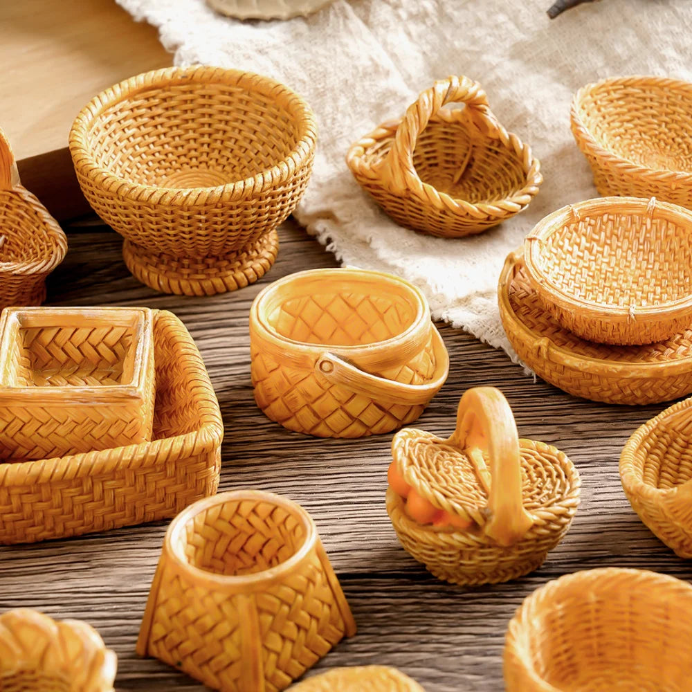 Mini Rattan Basket – 1:12 Dollhouse & Miniature Craft Decor