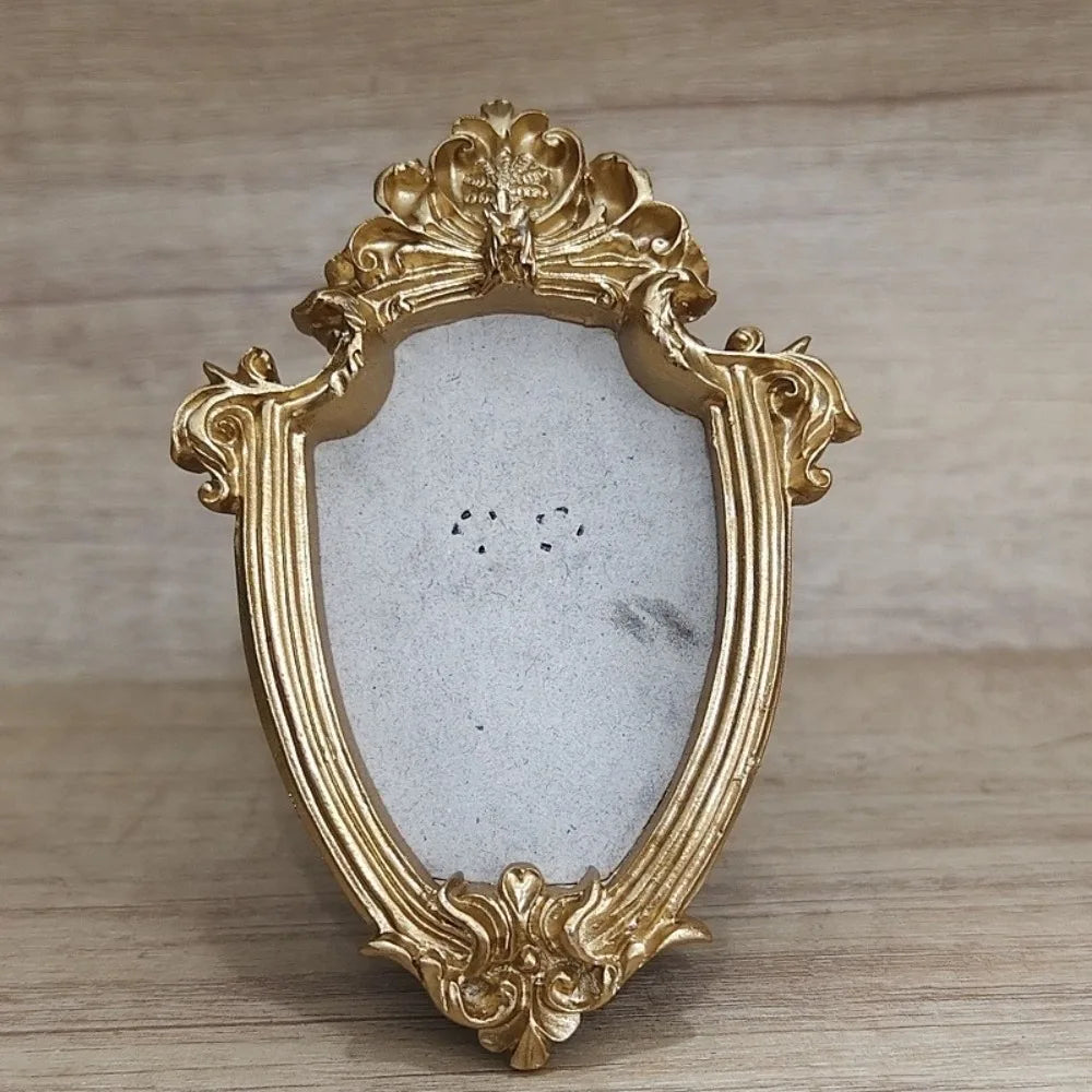 Victorian Mini Resin Photo Frame – Gold Vintage Desktop Decor