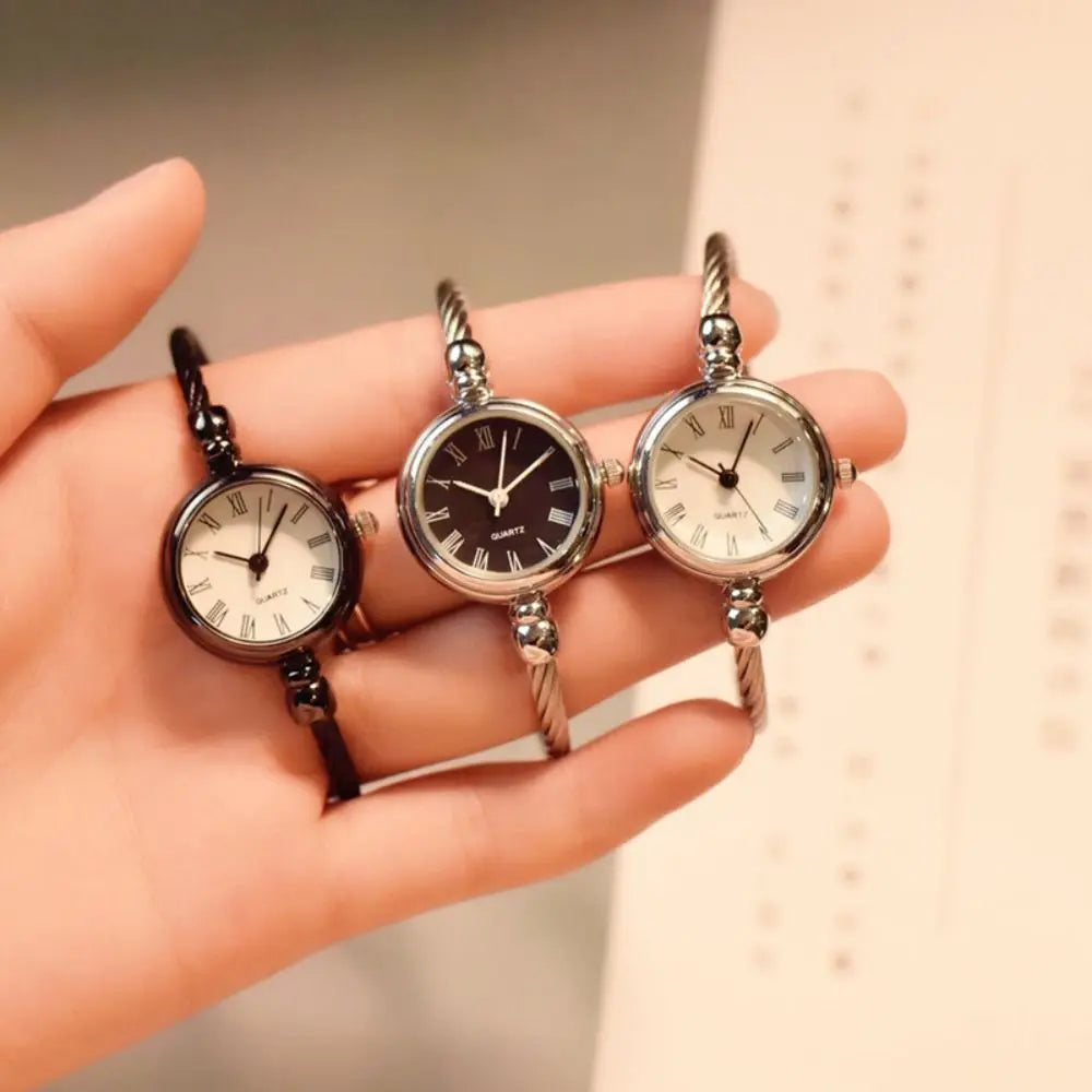 Retro Bangle Bracelet Quartz Watch for Women | Alloy