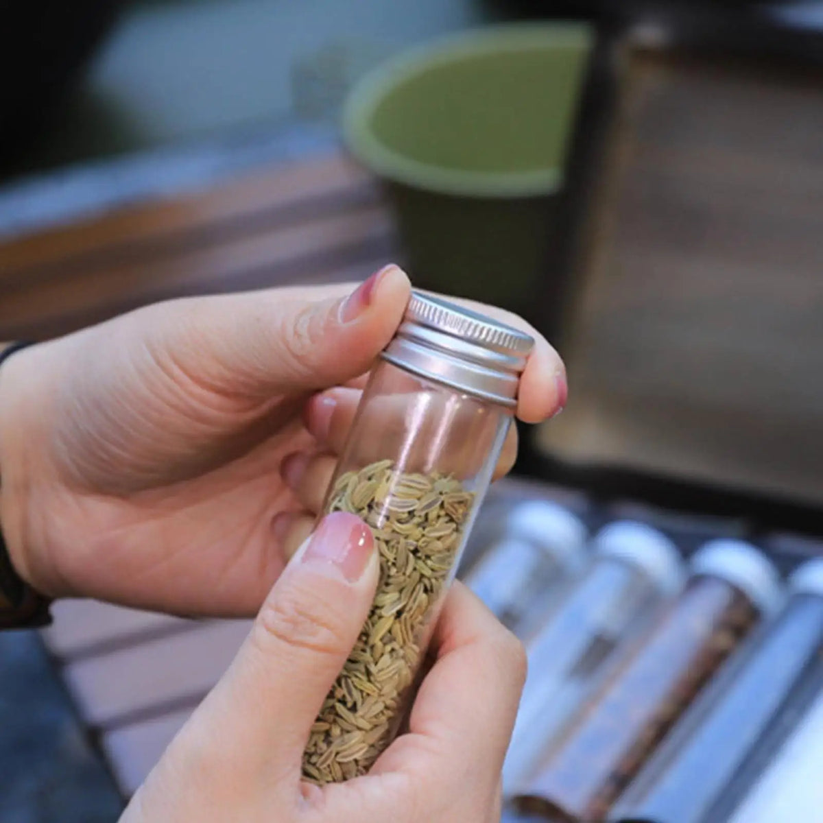 10-Bottle Bamboo Seasoning Box Set – Portable Retro Spice Organizer