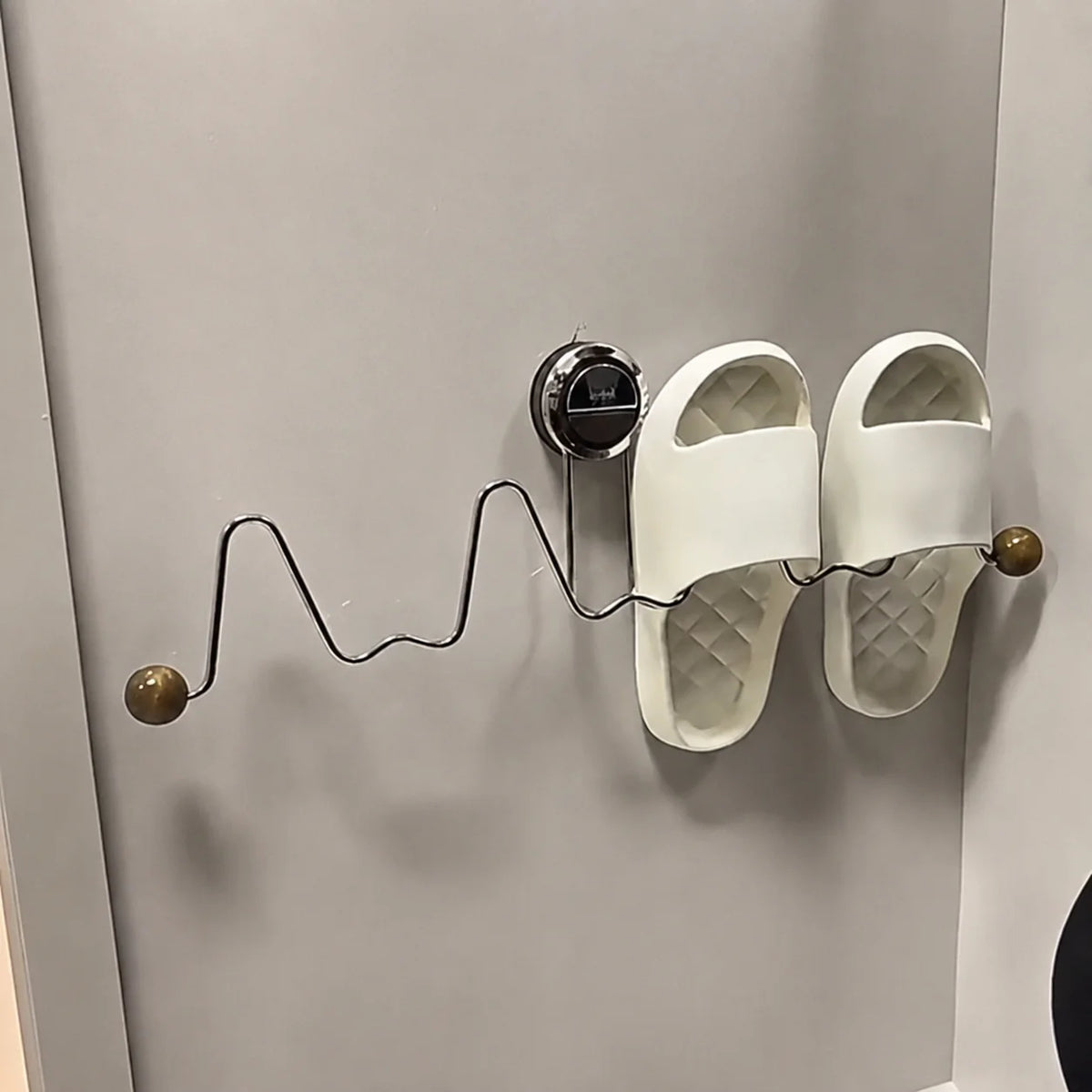 Wall Mounted Slipper Rack – No-Drill Suction Cup Bathroom Storage