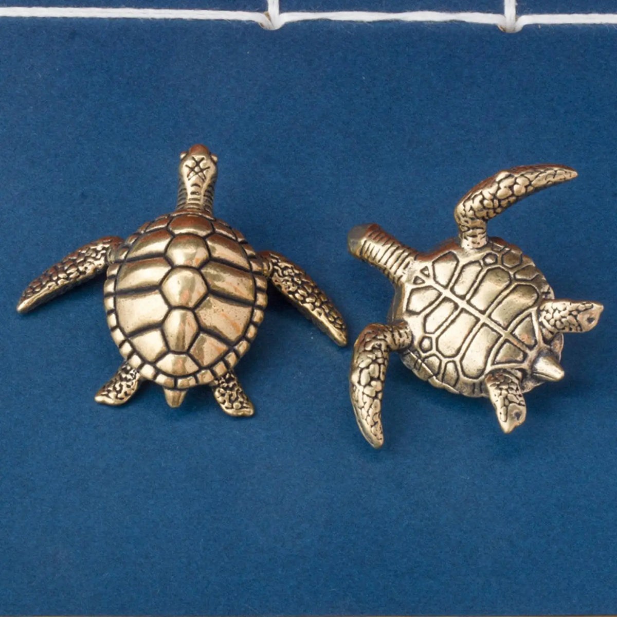 Brass Mini Sea Turtle Figurine – Tea Pet Desk & Shelf Decor