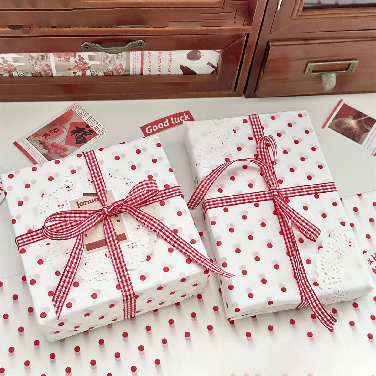 10-Sheet Polka Dot Pearl Flower & Gift Wrapping Paper Set