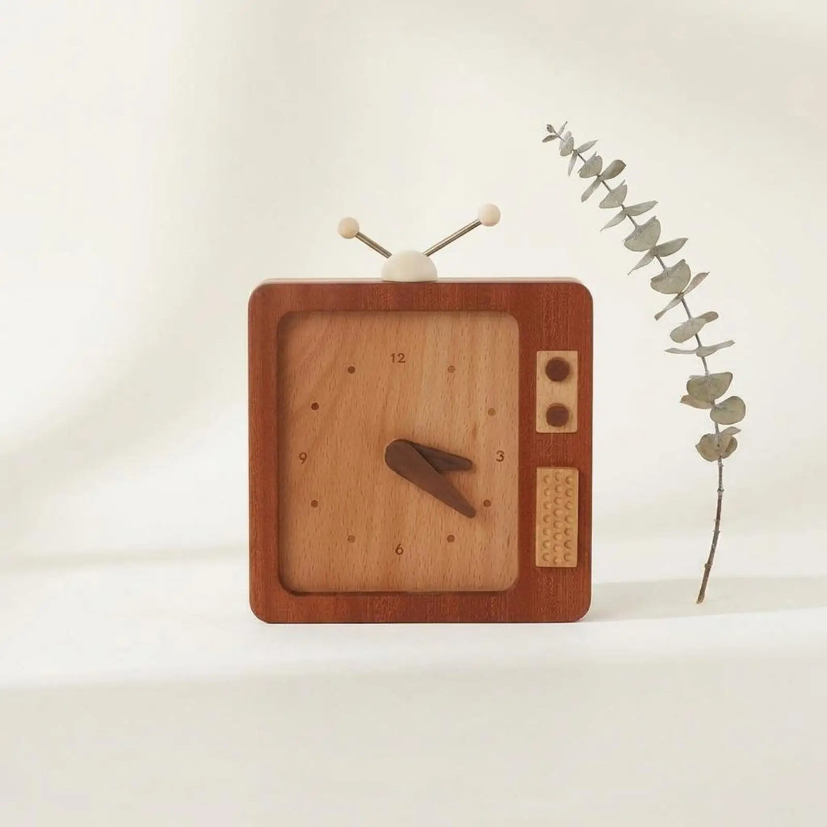 Wooden Retro Square Desk Alarm Clock – Vintage TV Style