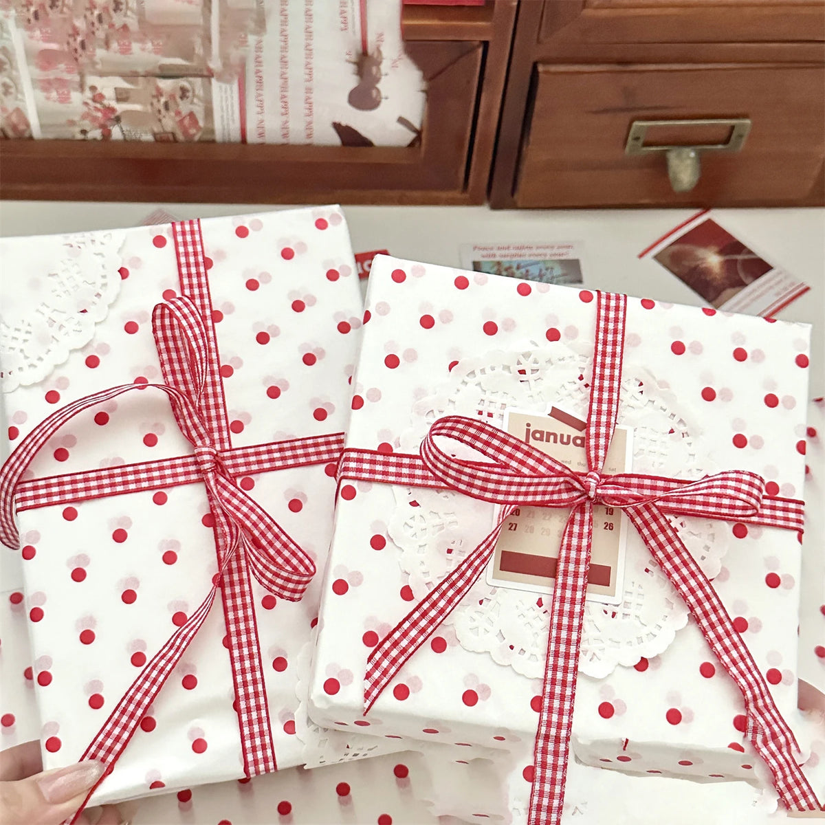 10-Sheet Polka Dot Pearl Flower & Gift Wrapping Paper Set